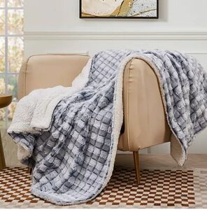 Royal LuxeReversible Micromink to Faux-Sherpa Tie-Dye Throw